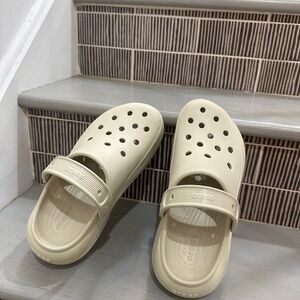 Crocs Classic Clog Mule in Biscuit (Beige)
